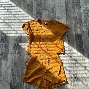 Universal Thread mustard yellow shorts set/ Size:Medium